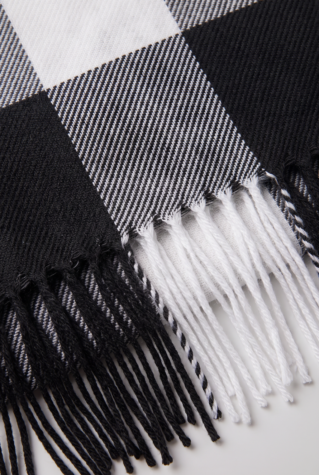 Men's Scarf Checked Tassel Detail